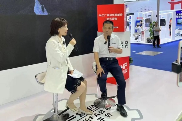 現(xiàn)場(chǎng)直播，暢談發(fā)展